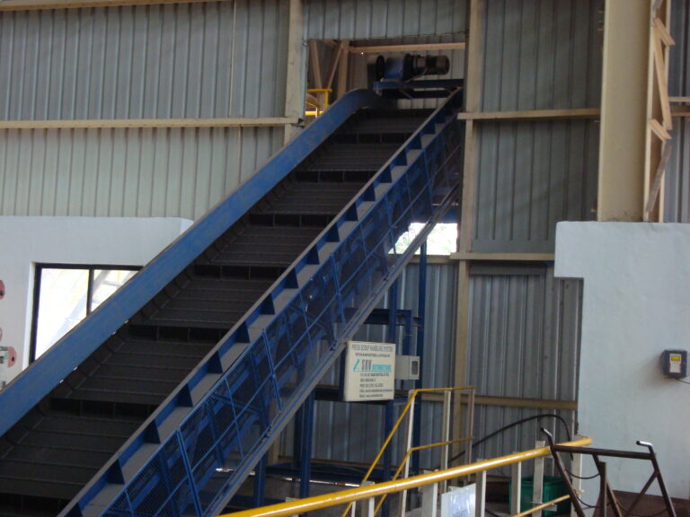 Heavy-Duty Scrap Steel Apron Conveyors dsc02263